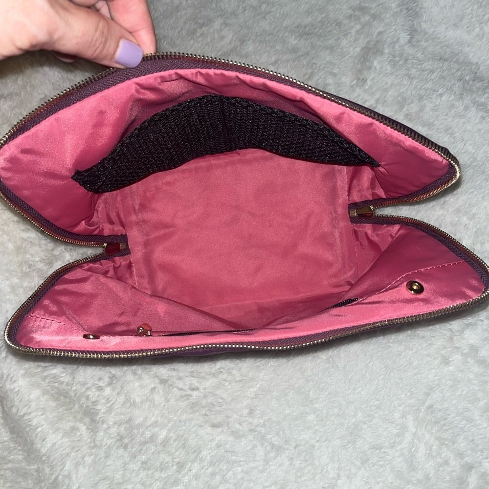 KUSSHI SIGNATURE MAKEUP BAG - Picture 6 of 7